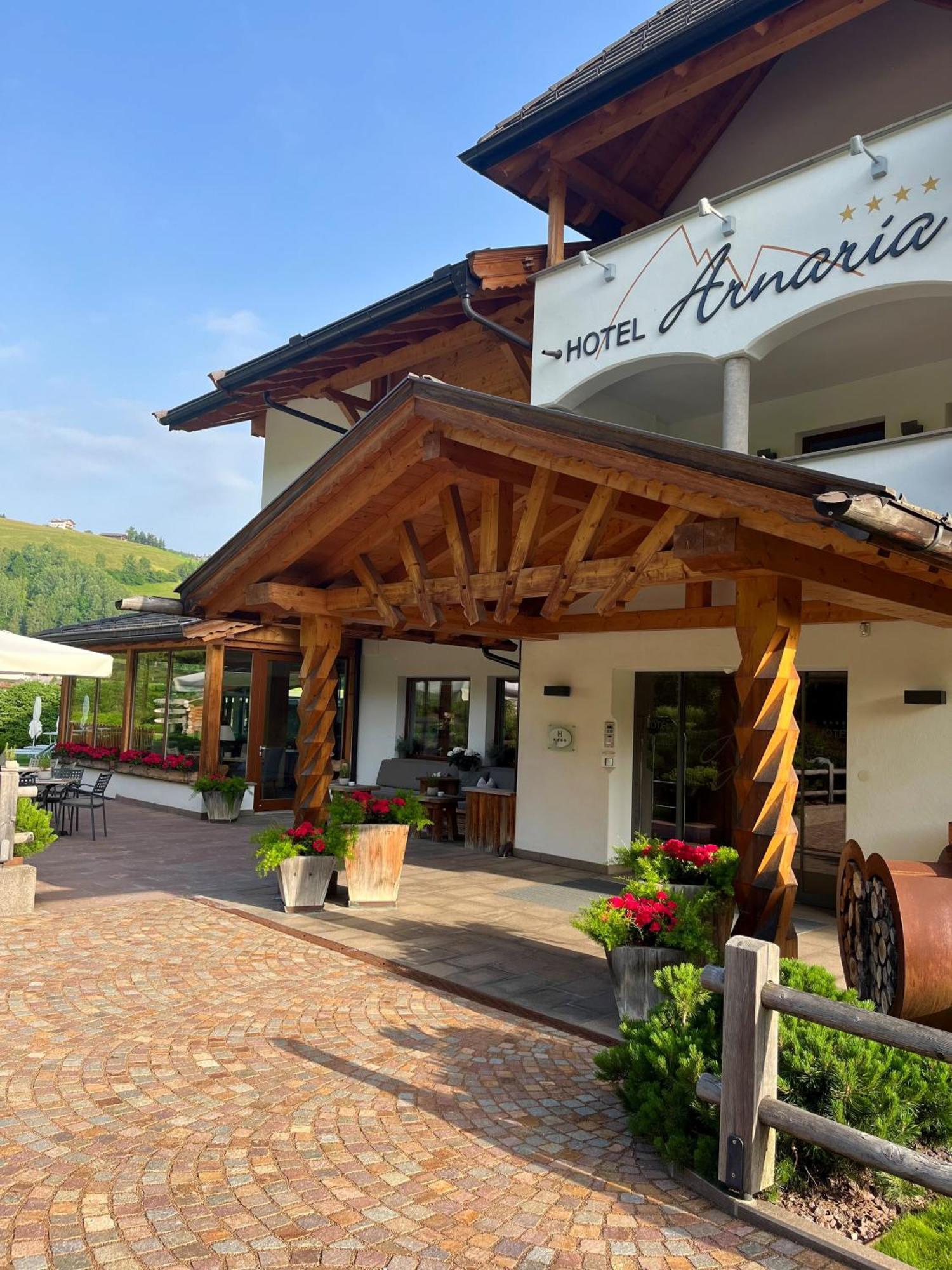 Hotel Arnaria Ortisei Exteriör bild