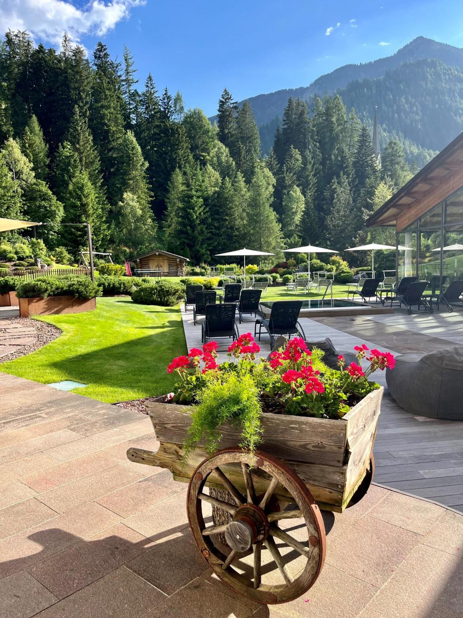 Hotel Arnaria Ortisei Exteriör bild
