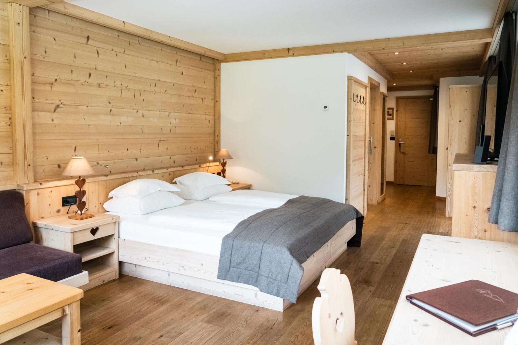 Hotel Arnaria Ortisei Exteriör bild