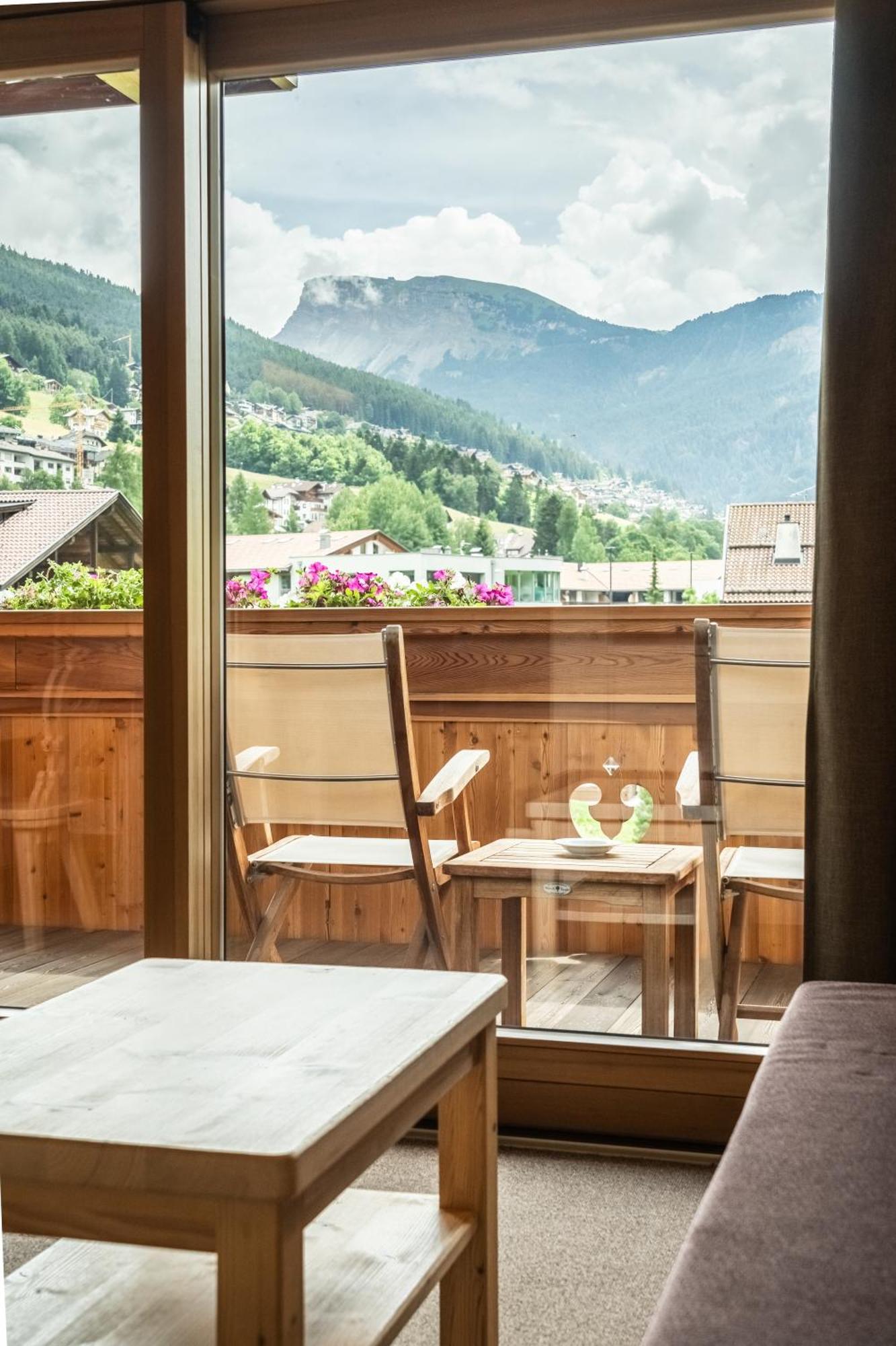 Hotel Arnaria Ortisei Exteriör bild