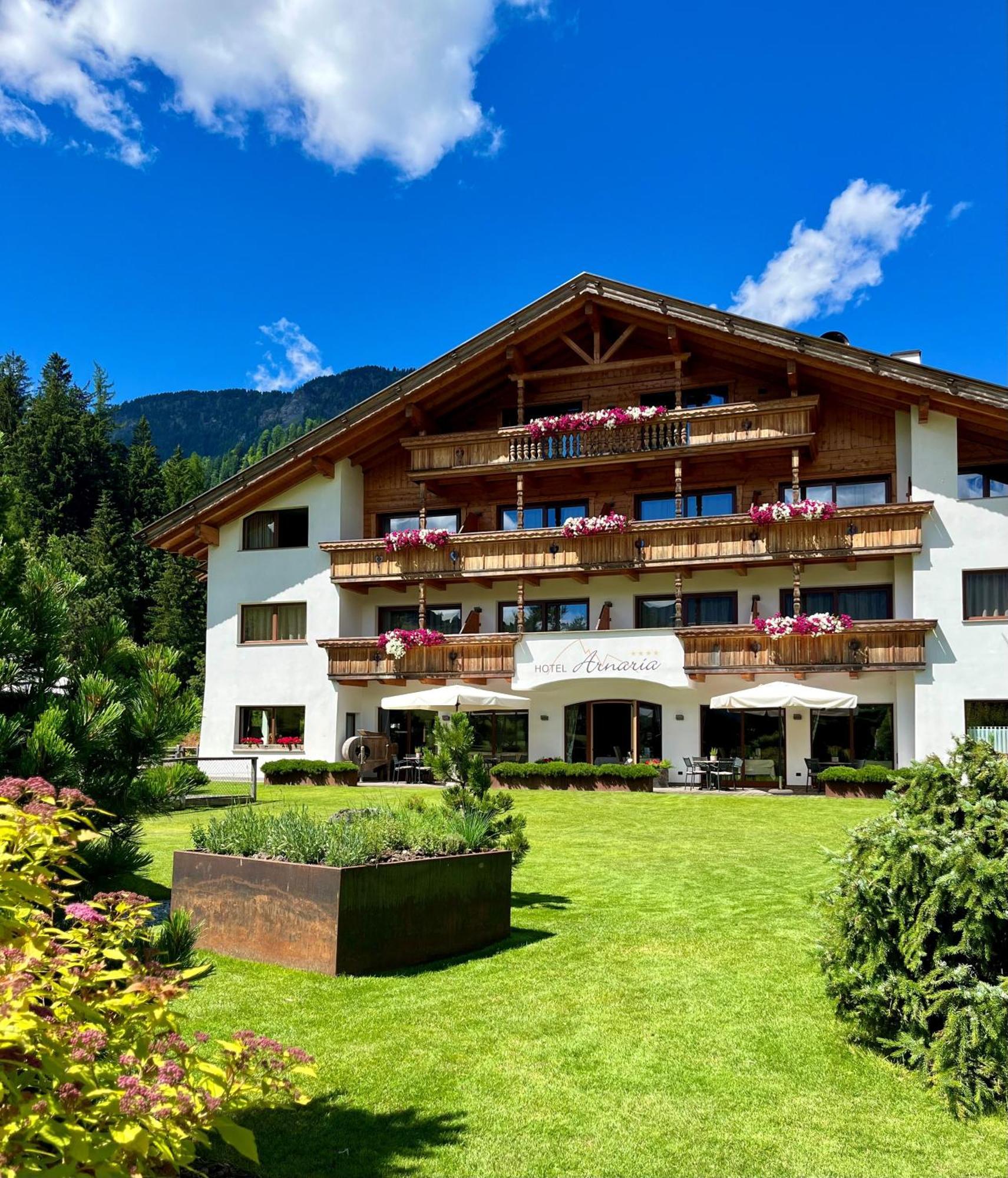 Hotel Arnaria Ortisei Exteriör bild