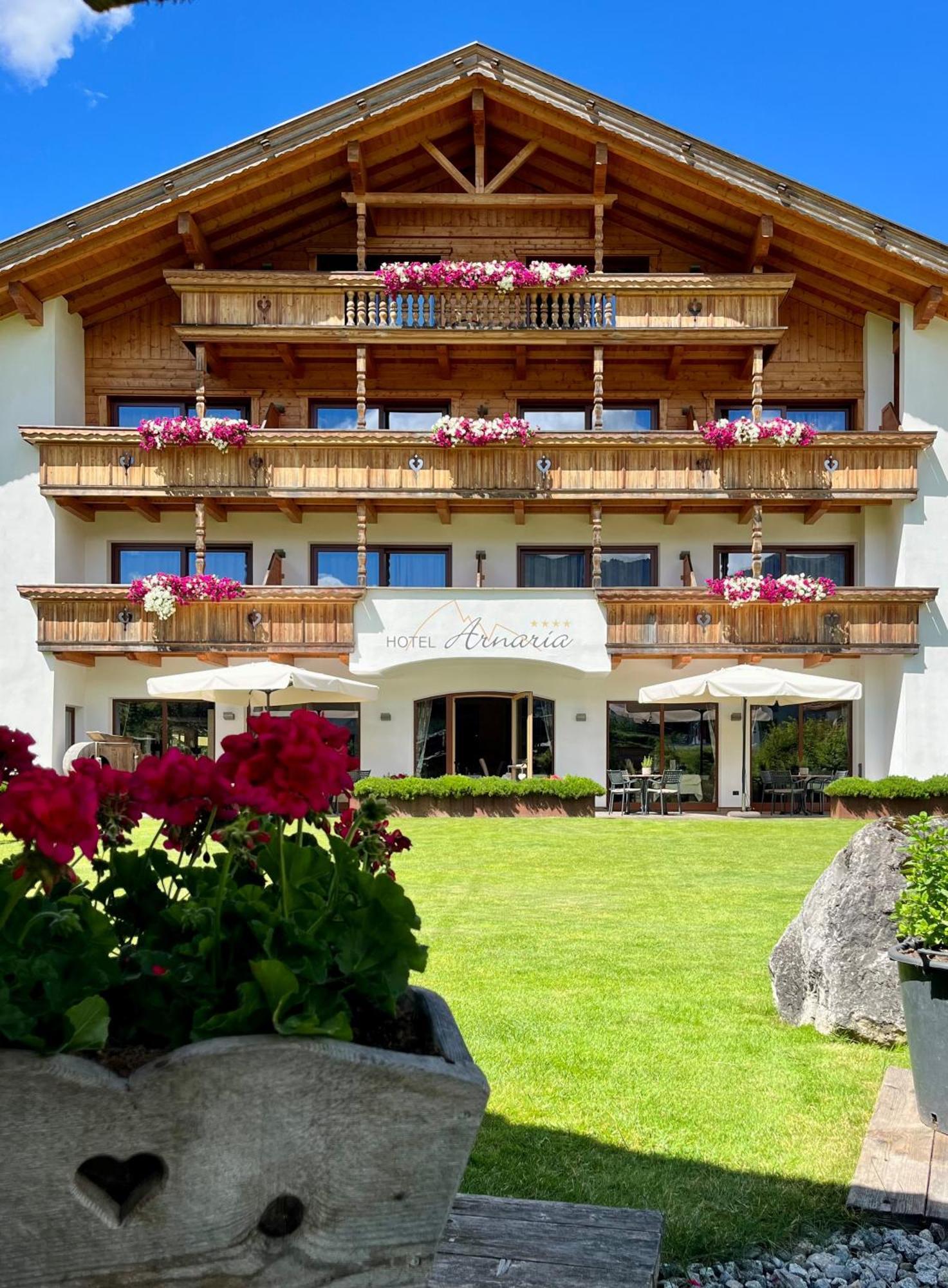 Hotel Arnaria Ortisei Exteriör bild