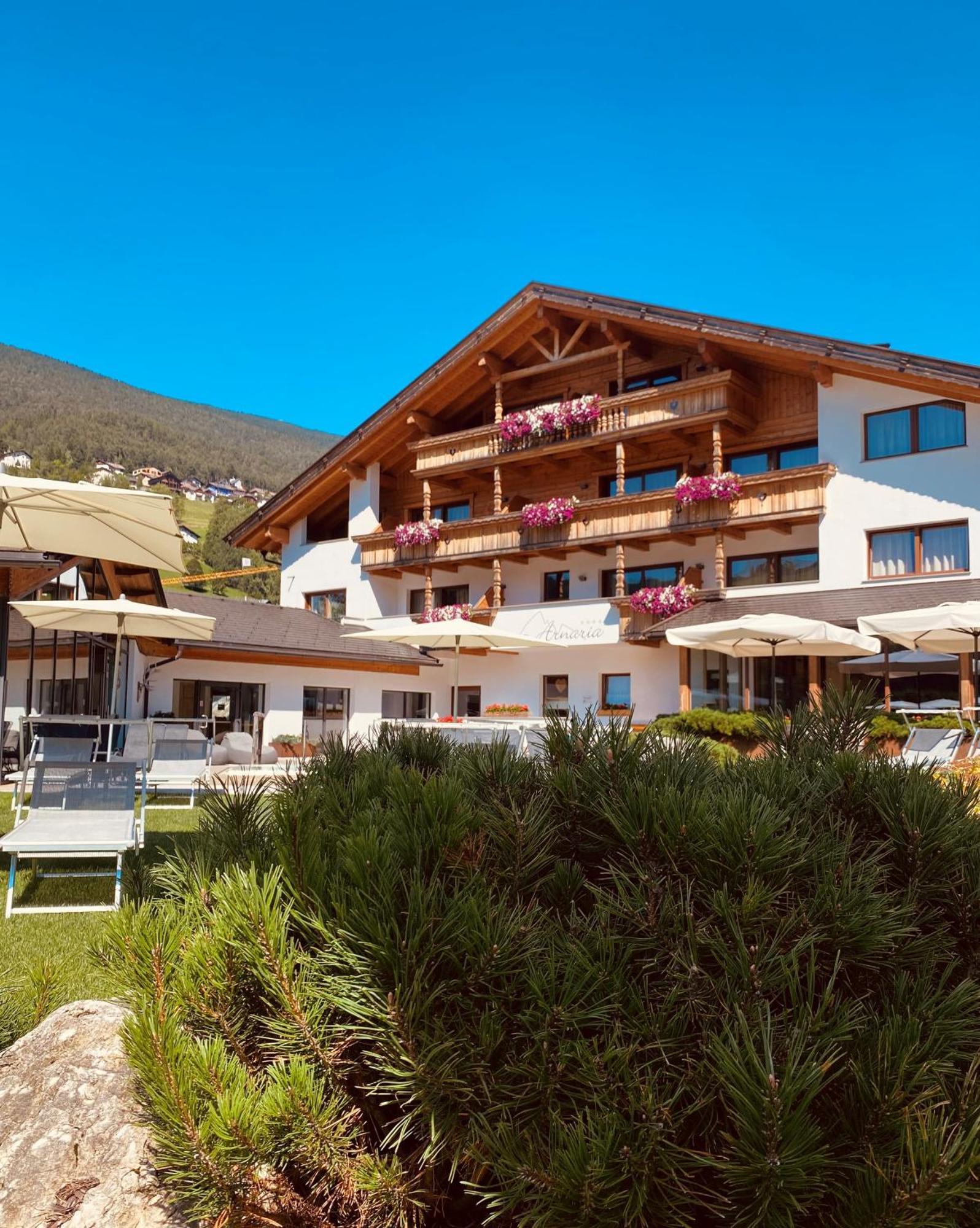 Hotel Arnaria Ortisei Exteriör bild