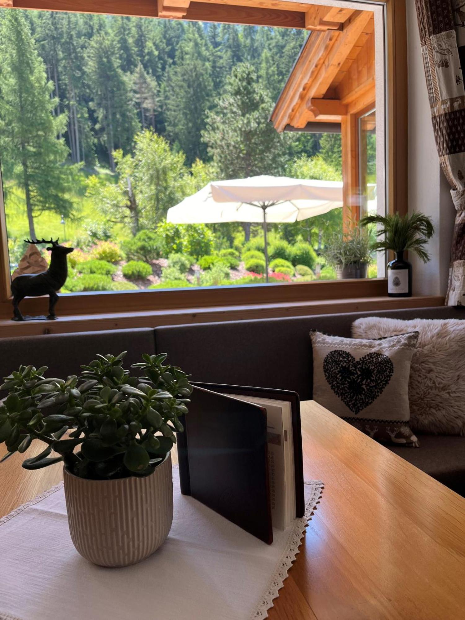 Hotel Arnaria Ortisei Exteriör bild